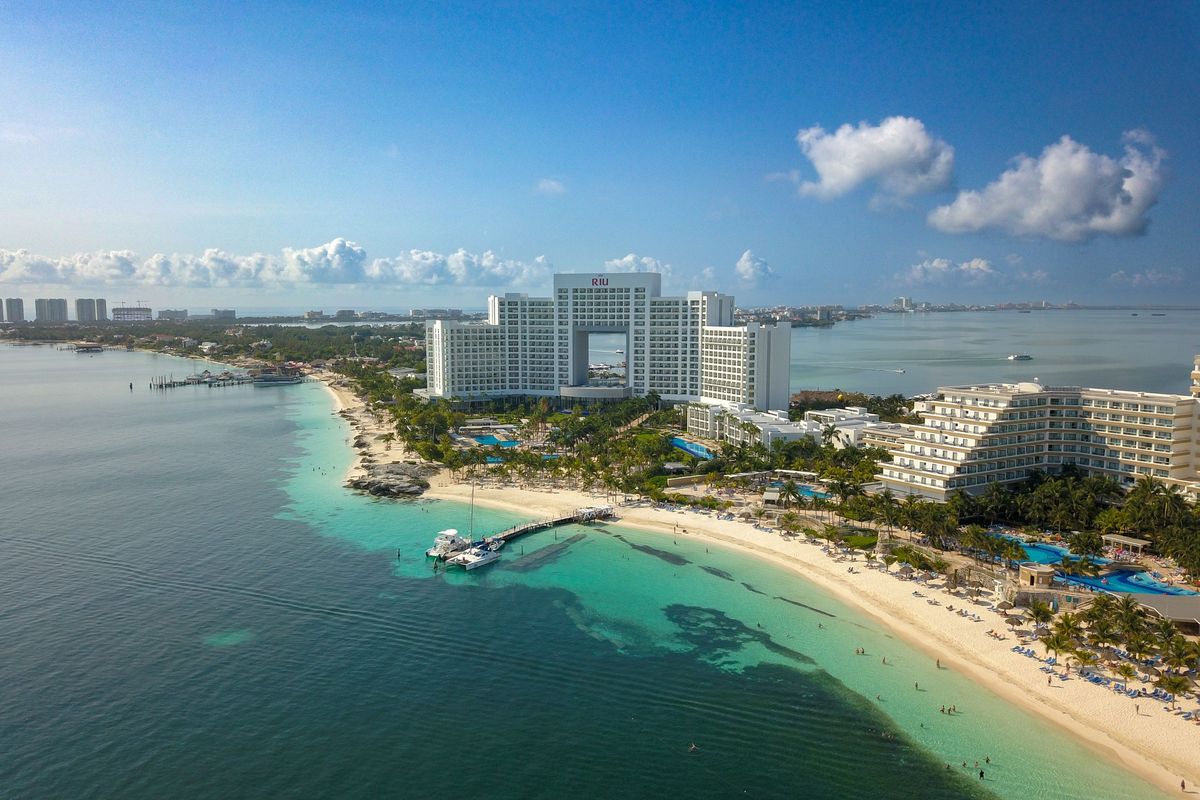 Zona hotelera de Cancún y el mar turquesa