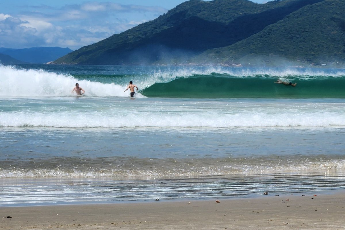 Playa de Florianópolis con el mar de fondo