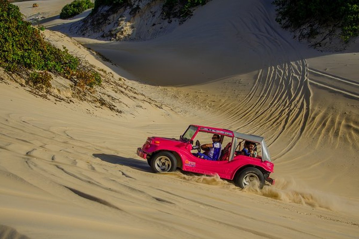 Buggy cruzando las dunas de Genipabu en Natal