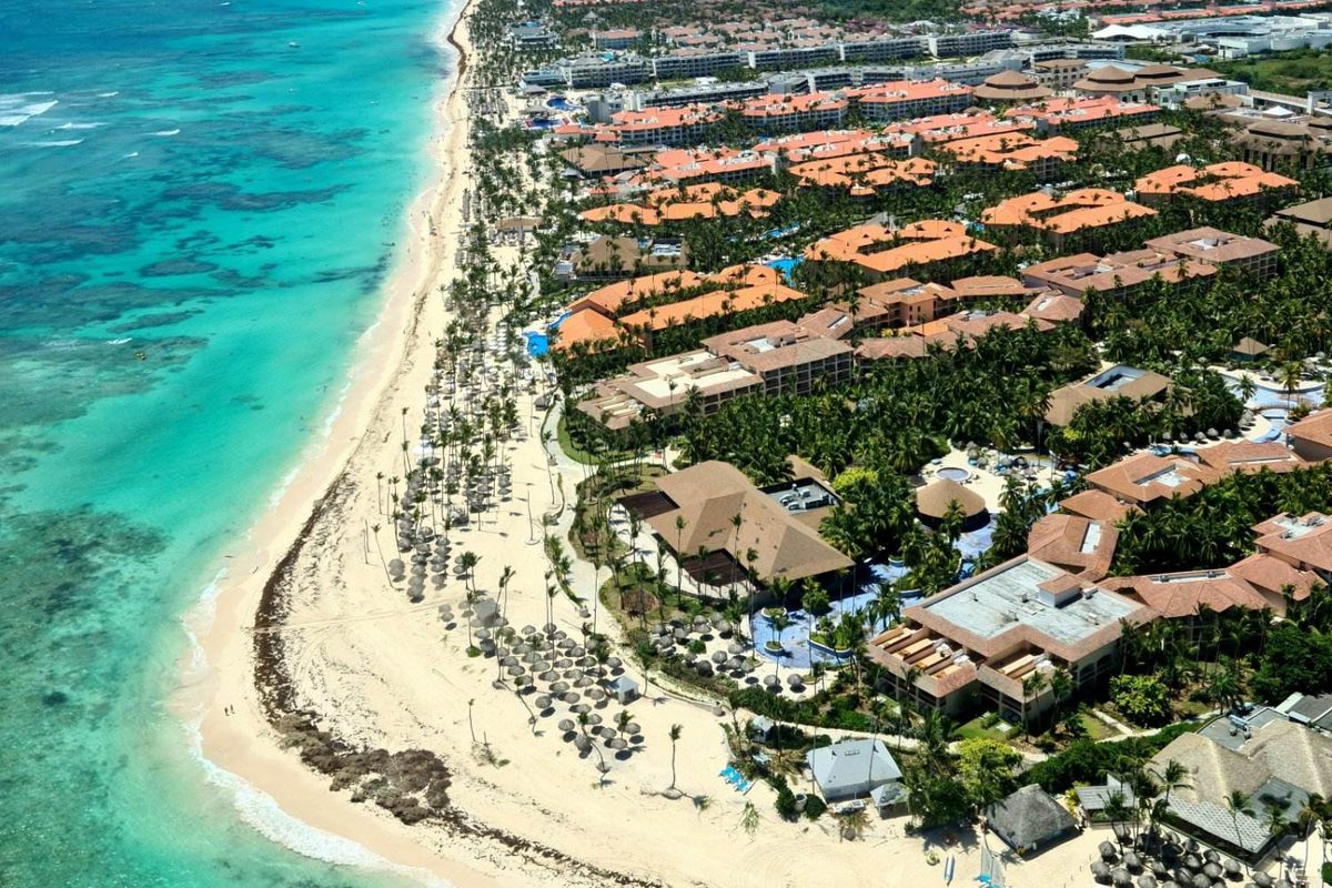 Vista aérea del resort y la playa de Punta Cana